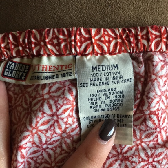 Vintage style lightweight red patterned skirt - Picture 5 of 5